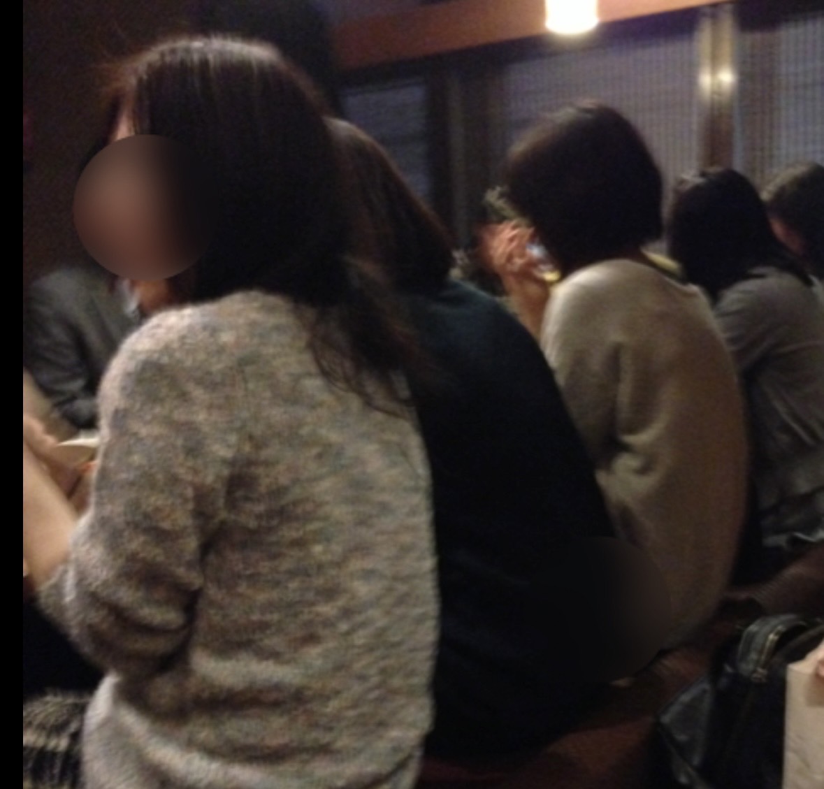 関西経営者交流会で会話する参加者