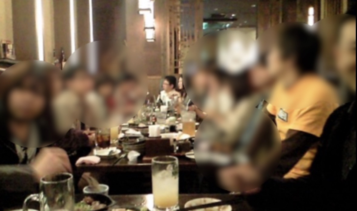 食事をしながら懇親を深める交流会